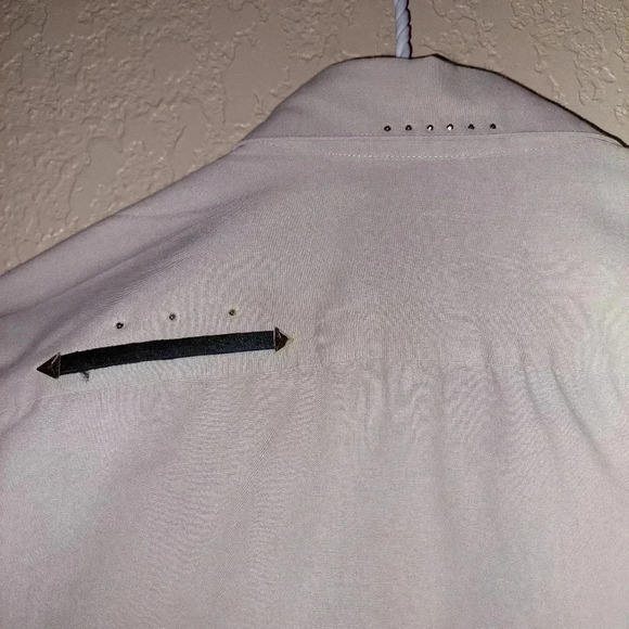 Las Olas Women's Long Sleeve African animals Safari Tan Shirt Size: Small - Picture 7 of 11